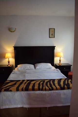Гостевой дом Pension Casa Samurai Брашов Двухместный номер с 1 кроватью или 2 отдельными кроватями-4